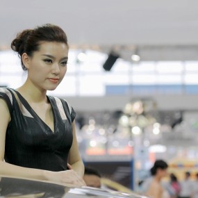 神情专注【美女车模】参赛片