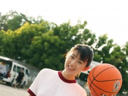 会打篮球的美女