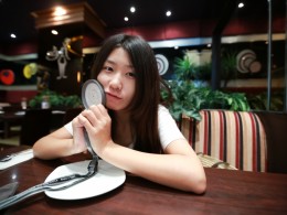 和女友出去吃饭随意拍的（毫无PS）