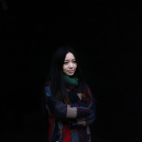 守住最后一滴泪， 不哭，如风的水冷冷的流淌在心里