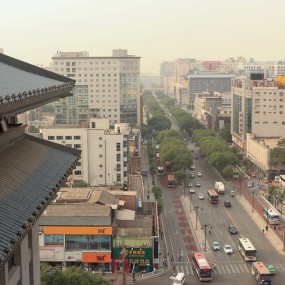 来两张天台上的美女剪影！