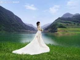 拍摄以水为背景的外景婚纱照的色彩设计