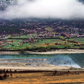 雅鲁藏布江畔的美丽风光