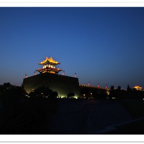 西安城墙东南角夜景