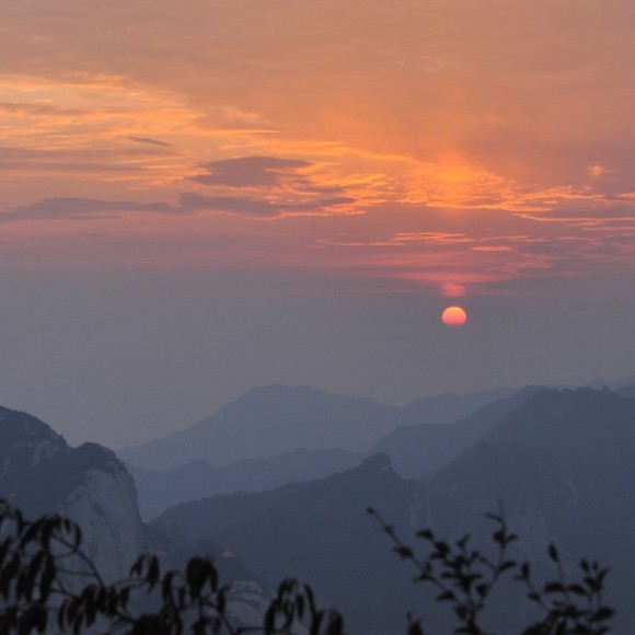 华山日出