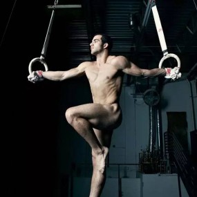 一组男女裸照，轰动了体育界。太美了