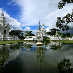 圣洁炫目的清莱白庙
