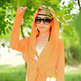 森林里的头巾女