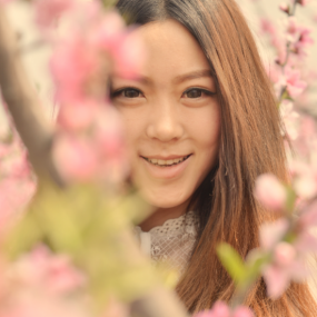 桃之夭夭，灼灼其华