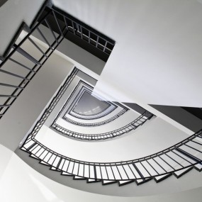 Nils Eisfeld：仰望楼梯