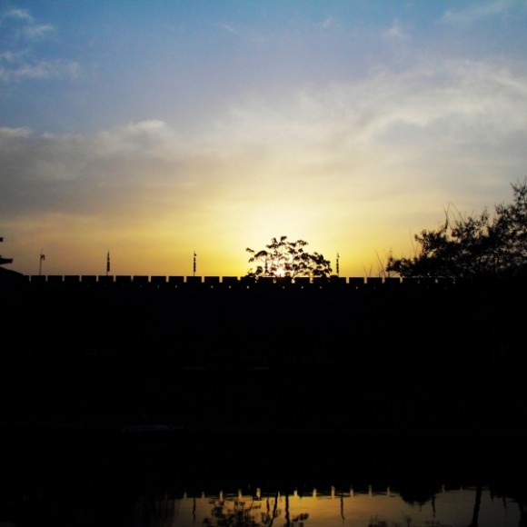 4月1日傍晚拍的东门~