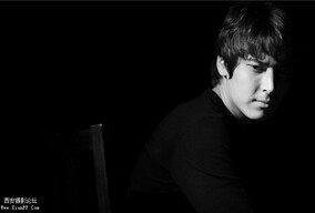 一组稳重的黑白写真