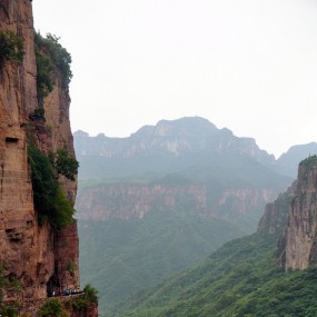【红崖绝壁】