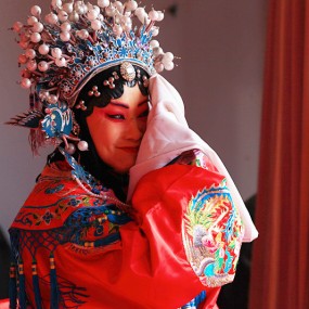 王宝钏笑了。。。。。。