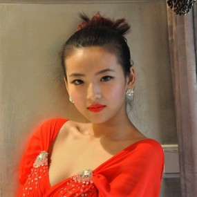 样板间里的美女