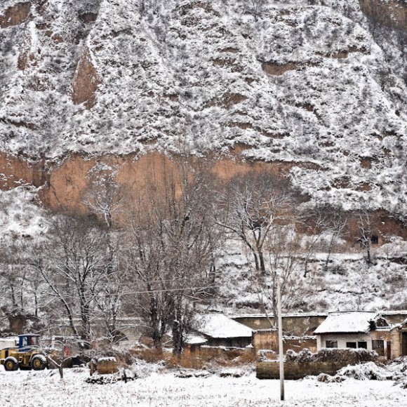 山村雪景（高速路车上随拍）