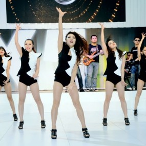 车展上的劲歌热舞