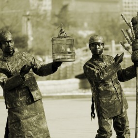 大年初二小雁塔公园内的行为艺术