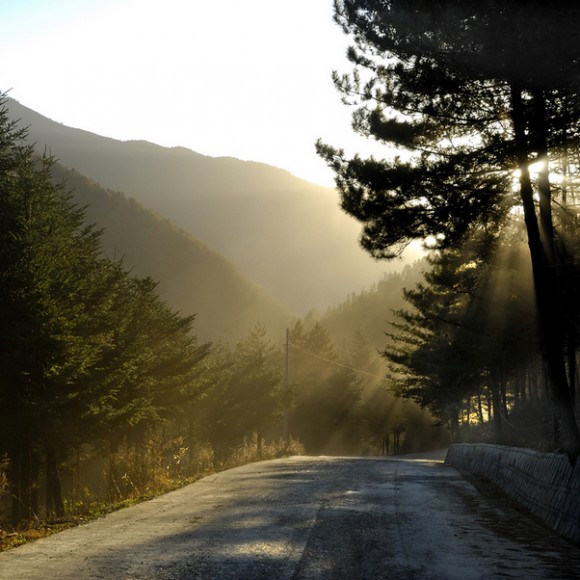 S207省道边的风光----化龙山、镇坪