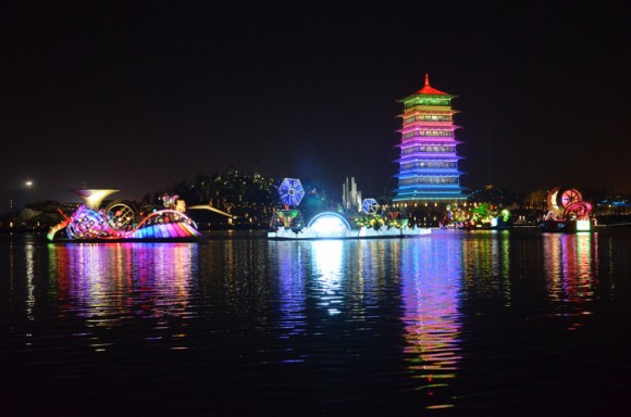 参赛作品； 长安塔-花船-绚丽色彩两相映