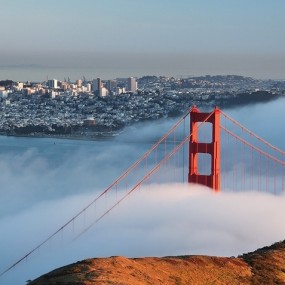 摄影师Daniel Pivnick拍摄的雾中金门大桥