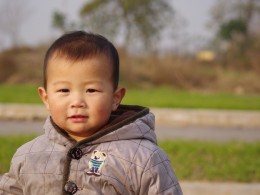 路上随便拍的小孩