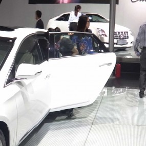 扫描全景拍车展