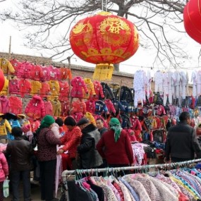 春节纪实摄影《跟会赶集置年货》