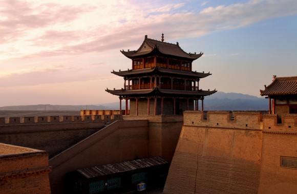 大漠夕阳照雄关