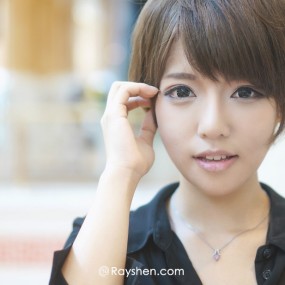 商场里的萌妹子