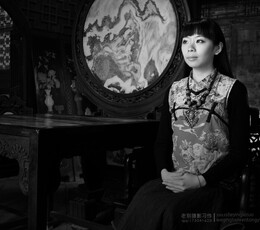 深宅大院里的女人