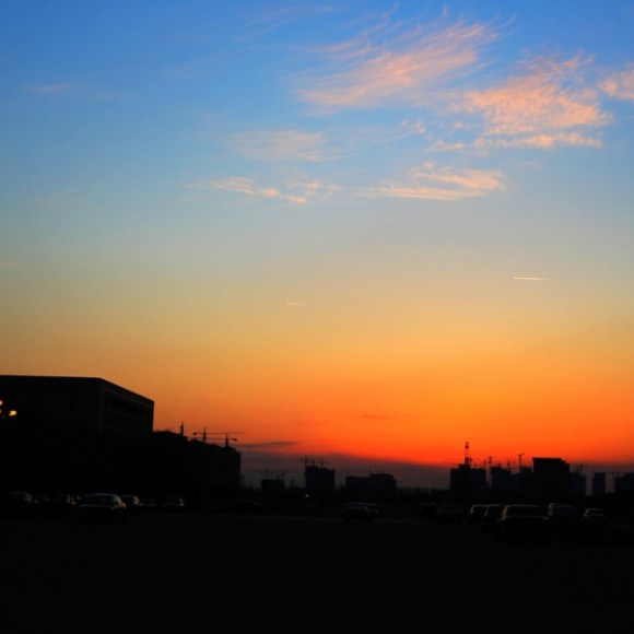 日落西山彩霞飞