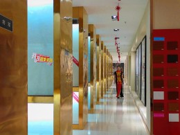 银泰摄影作品之【款款而行】