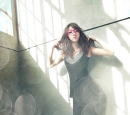 厂房里的性感 320*480